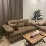 شقة فاخرة غرفة نوم وصالة